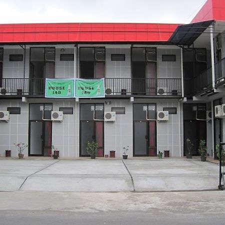 House 140 Hotel Baturetno Ngoại thất bức ảnh