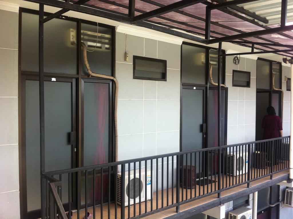 House 140 Hotel Baturetno Ngoại thất bức ảnh