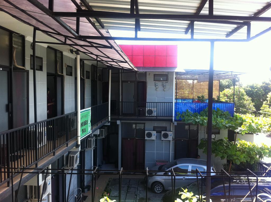 House 140 Hotel Baturetno Ngoại thất bức ảnh