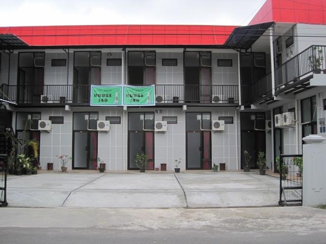 House 140 Hotel Baturetno Ngoại thất bức ảnh